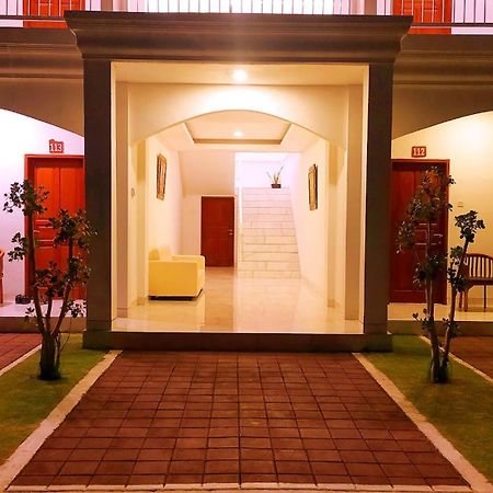 Puri Lovina Hotel Екстериор снимка