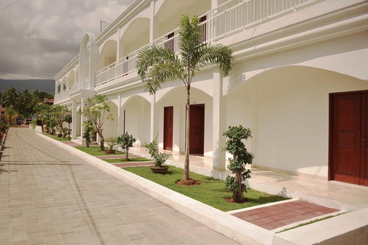 Puri Lovina Hotel Екстериор снимка
