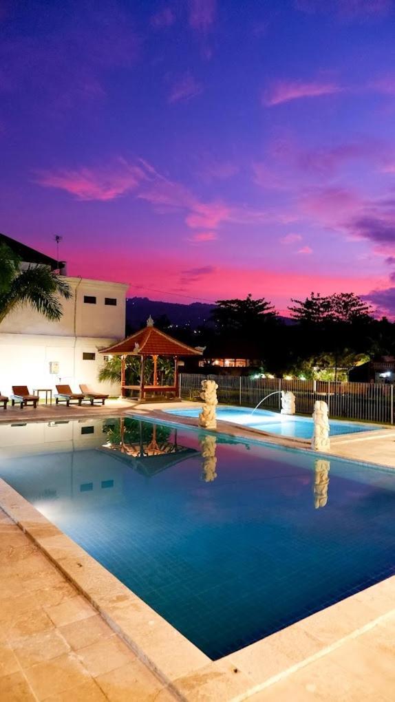 Puri Lovina Hotel Екстериор снимка