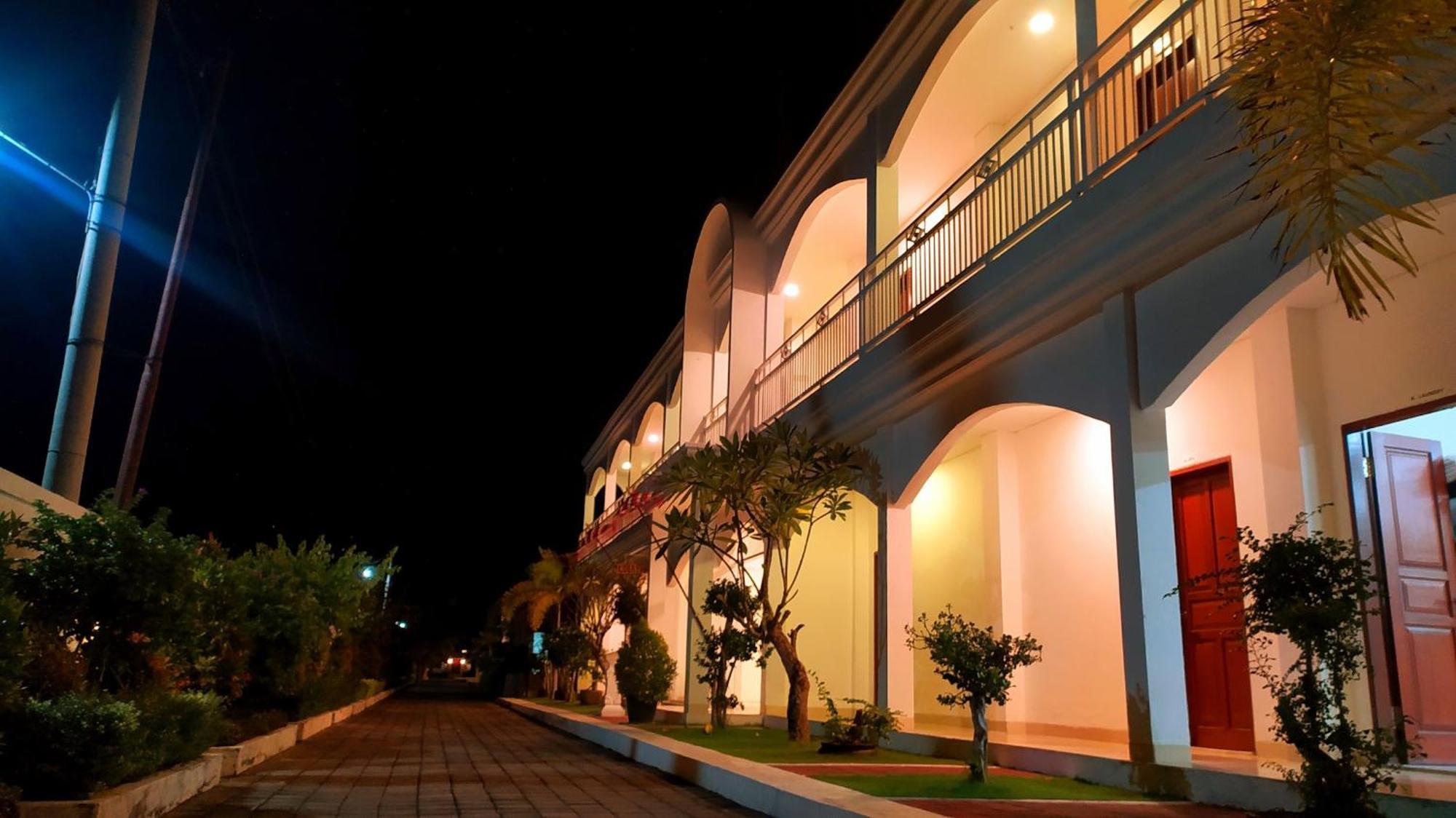 Puri Lovina Hotel Екстериор снимка
