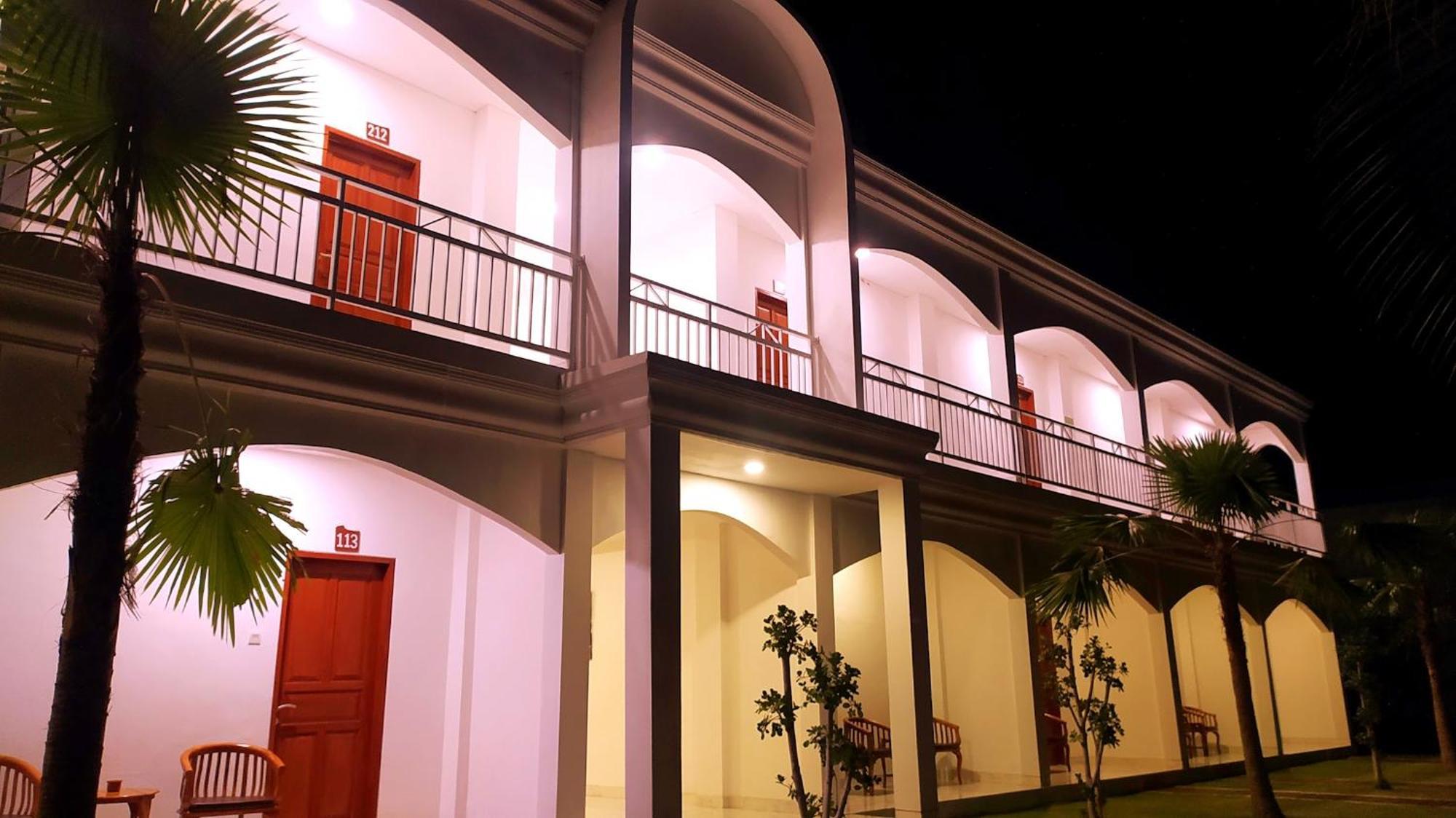 Puri Lovina Hotel Екстериор снимка